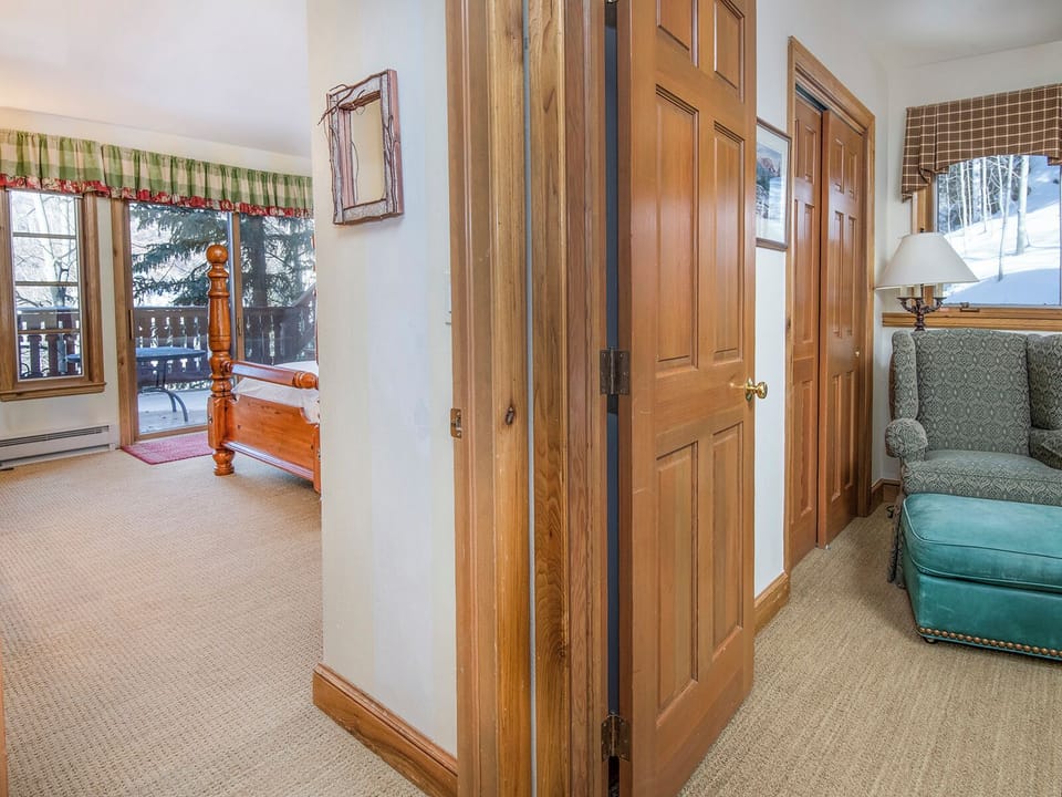 Entry to Rooms