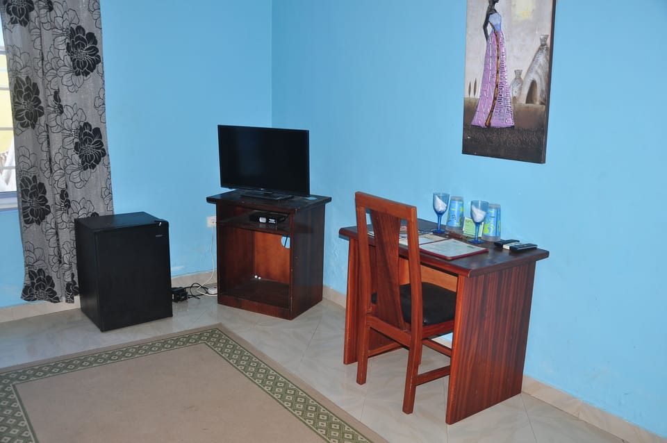 Queen bed room deluxe downstairs