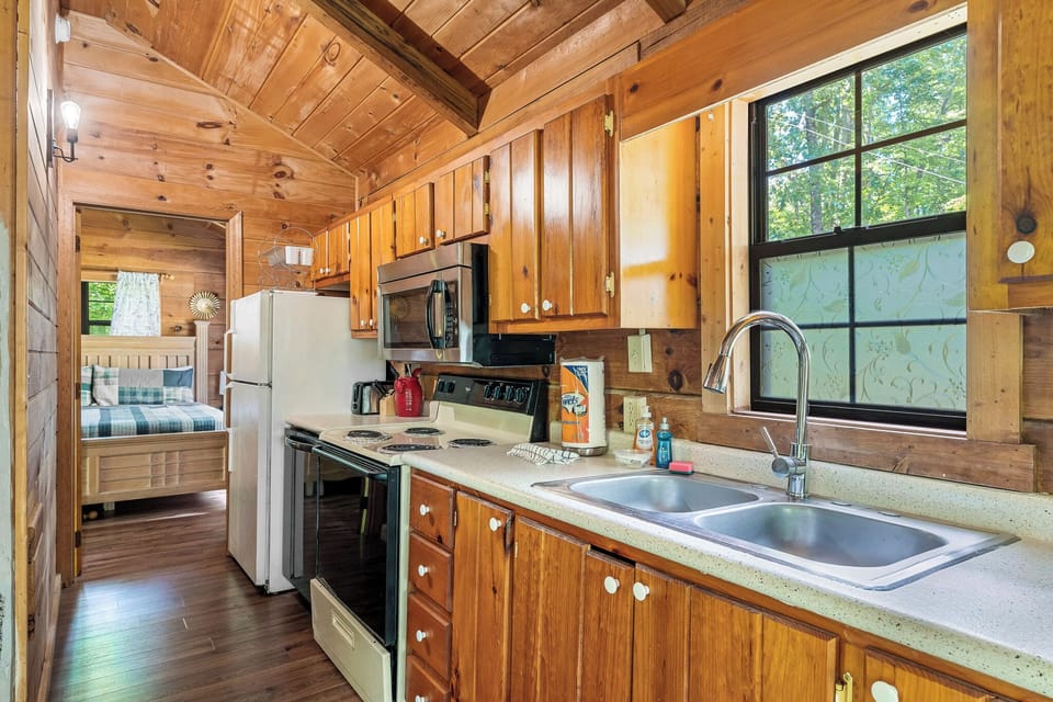 Full kitchen = full flexibility. Cook, snack, or reheat in comfort