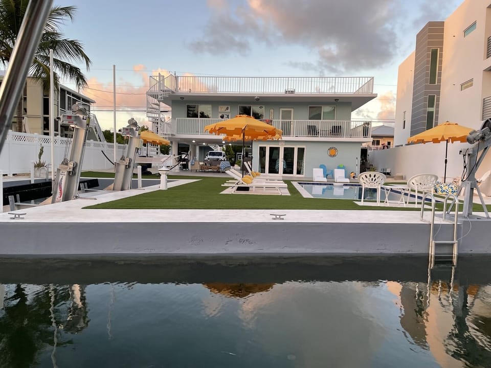 Outdoor pool/dock area