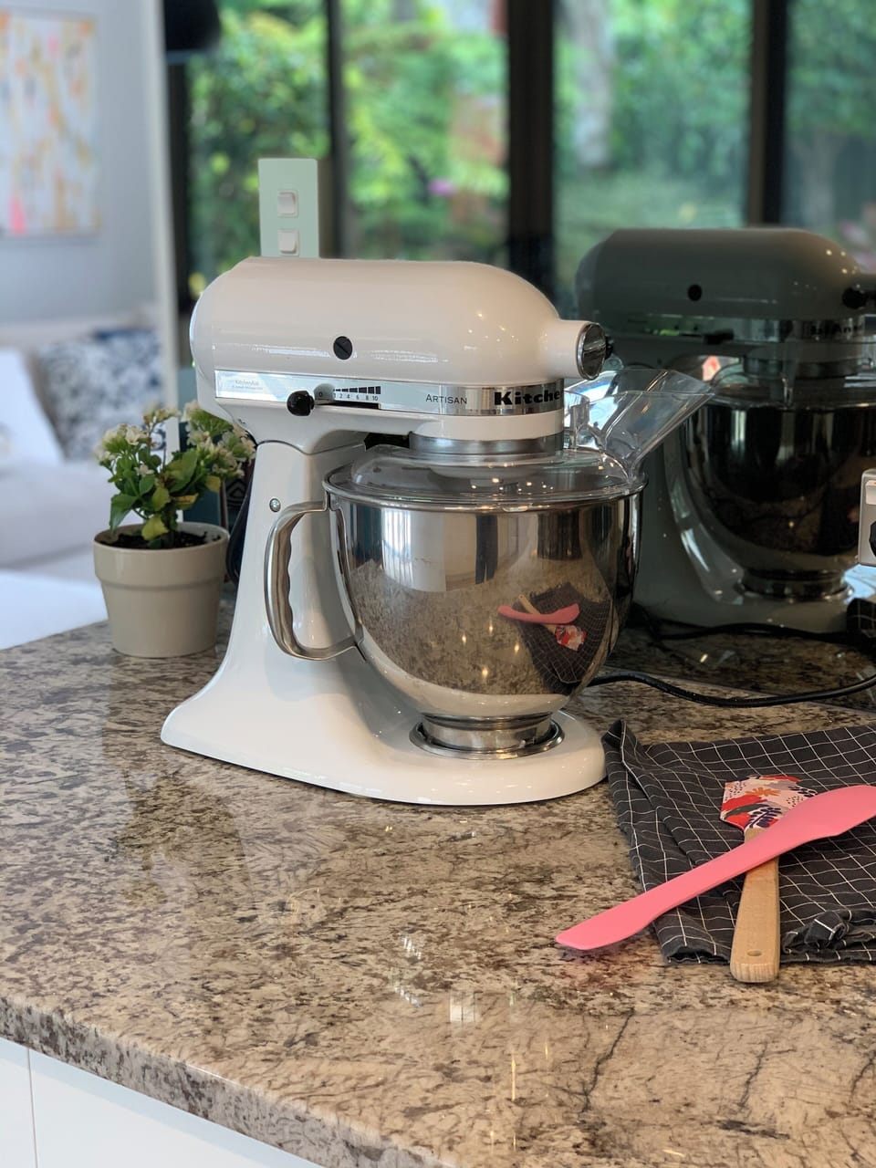 Stand mix, and fully equiped kitchen