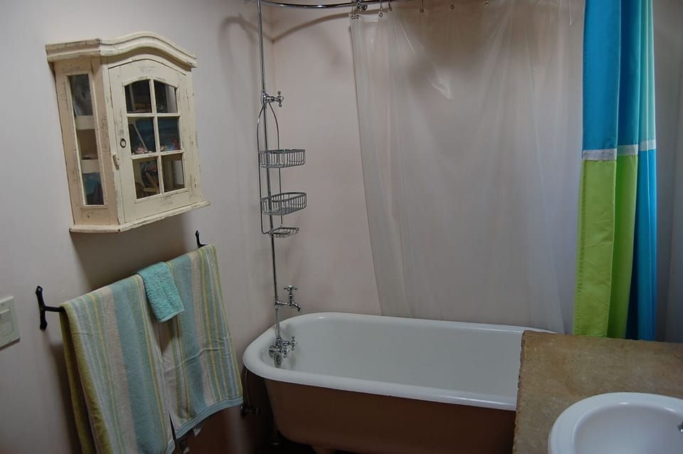 Spacious full bath
