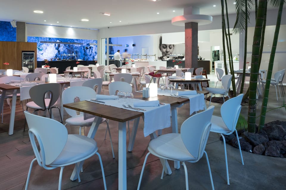 You will love to indulge in a tasty meal on-site. Please note that the bar and restaurant are closed until further notice.