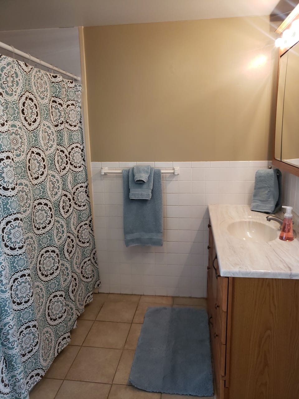 Spacious bathroom