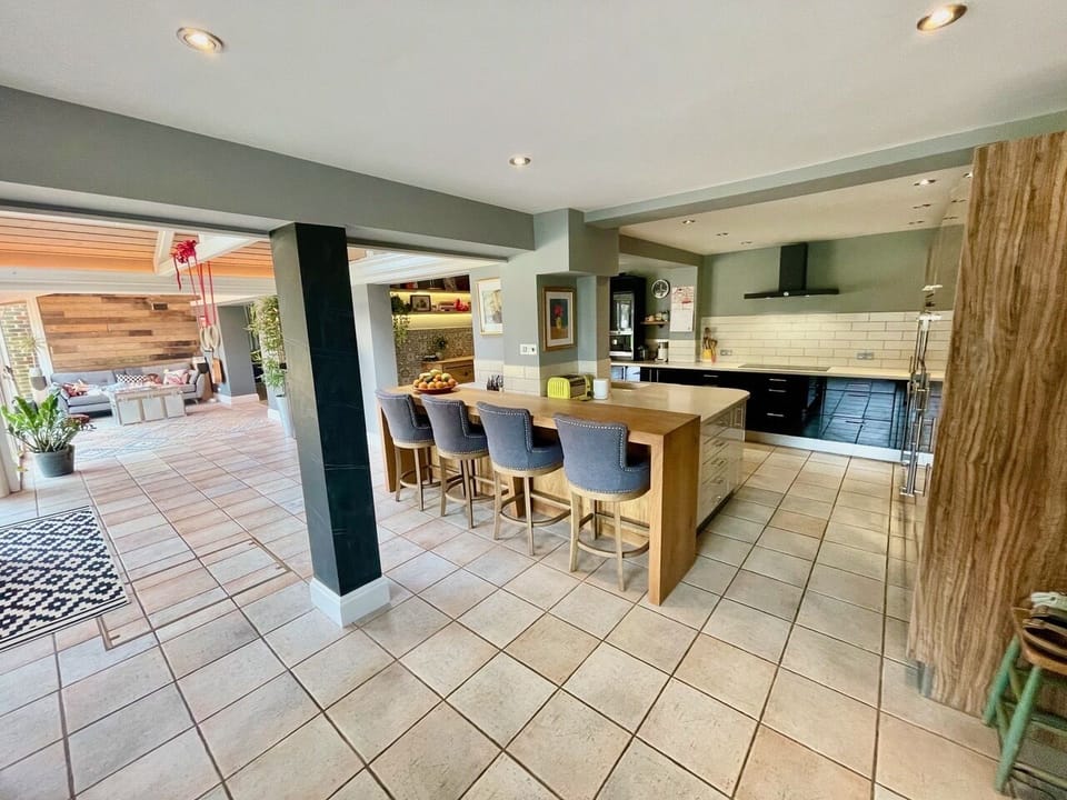 Breakfast bar
