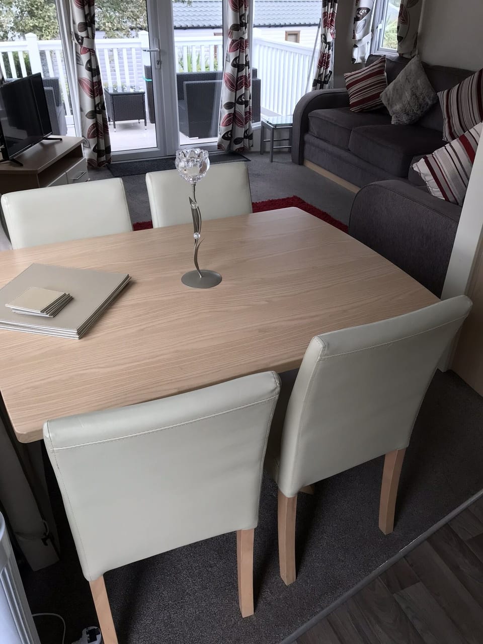 Dining table in the lounge/diner area