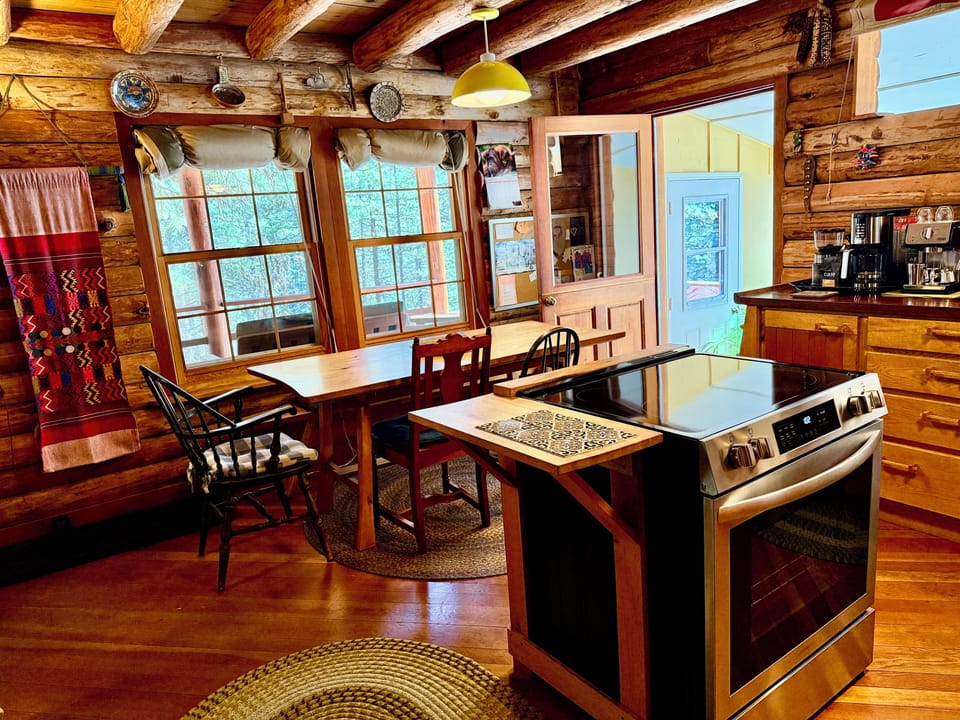 kitchen/dining
door goes to sun room