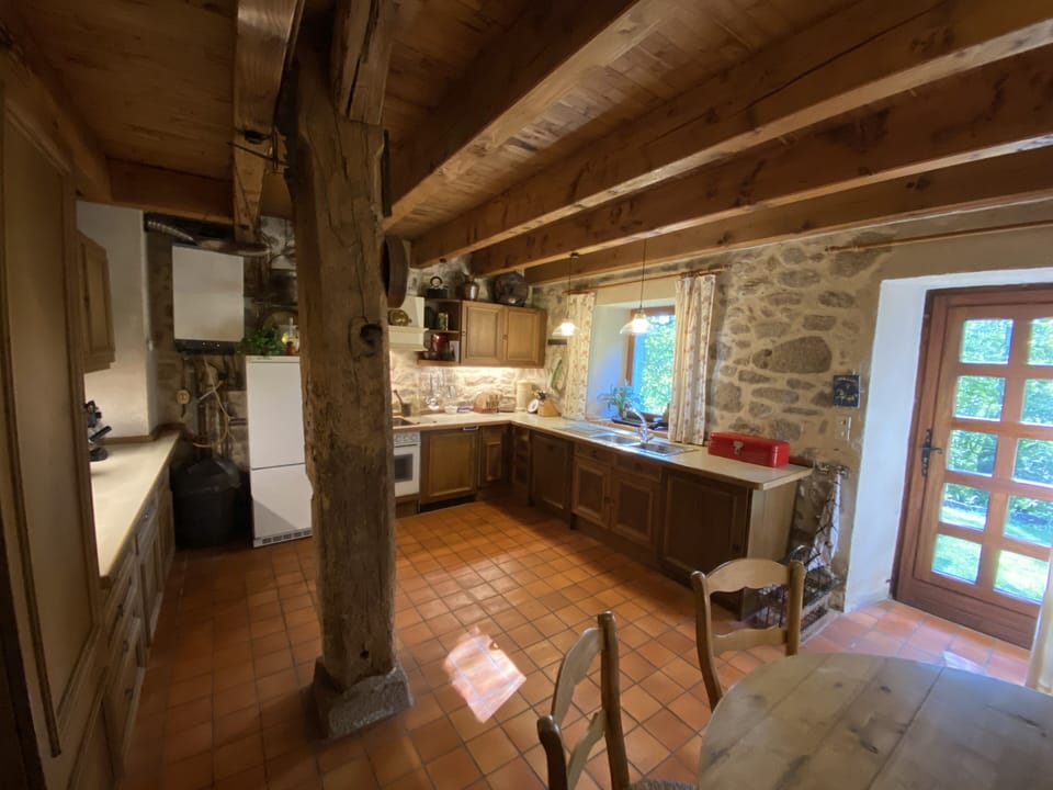 Large well equipped kitchen