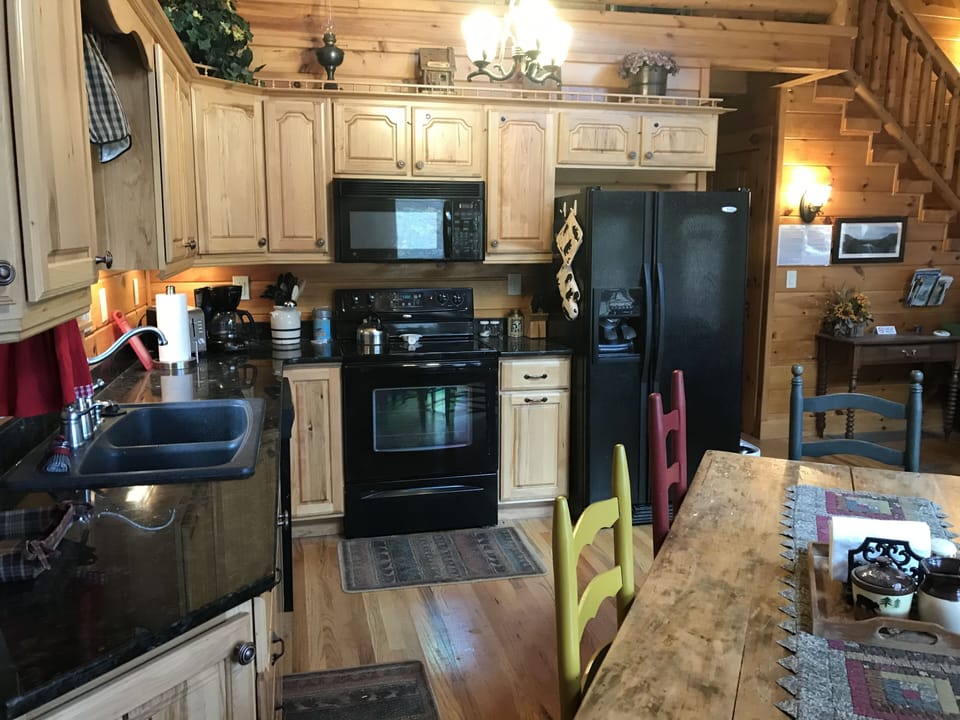 Kitchen & dining area