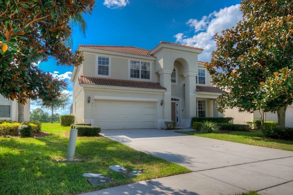 Spacious entrance and driveway with parking for 3 cars