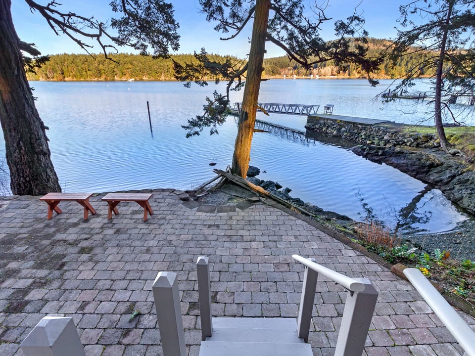 Steps away from tranquility --
***No Dock Access.***