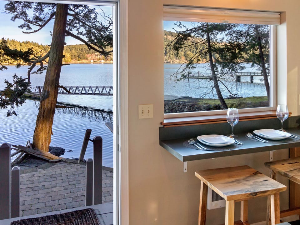 Breakfast bar seating for 2