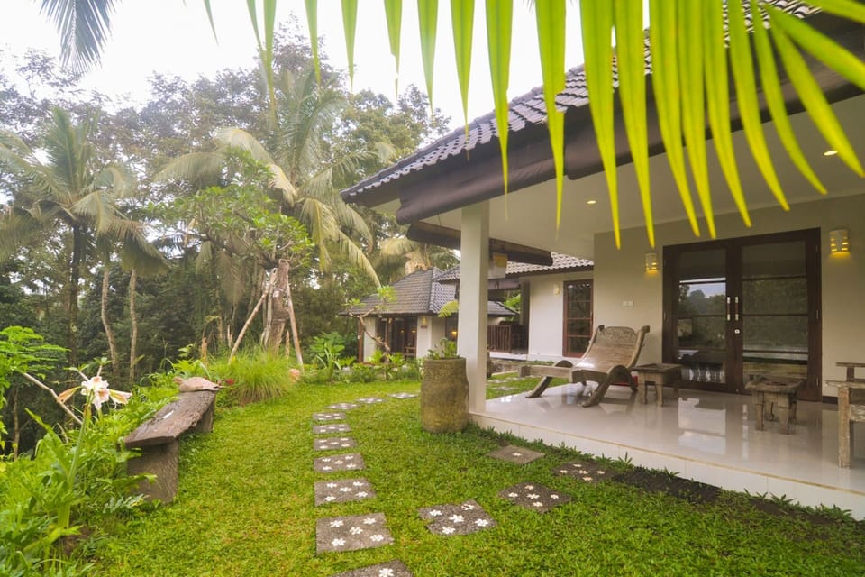 Amara Giri 1 Vila