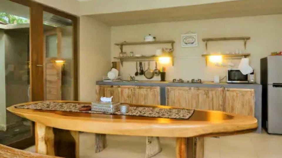 Kitchen n Dining Table