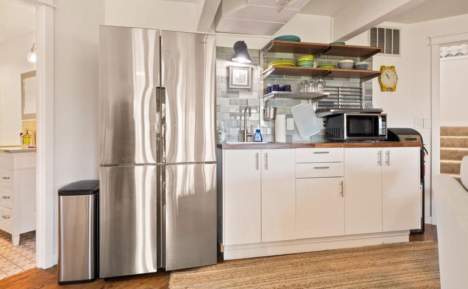 Kitchenette.