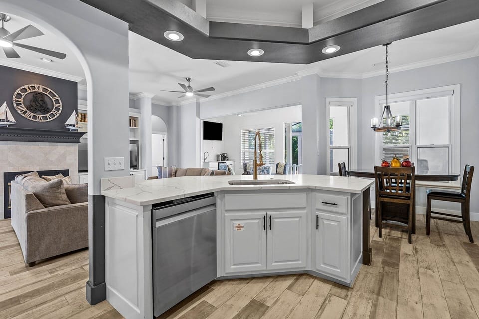 Sunce of Destiny - Destiny West - Kitchen