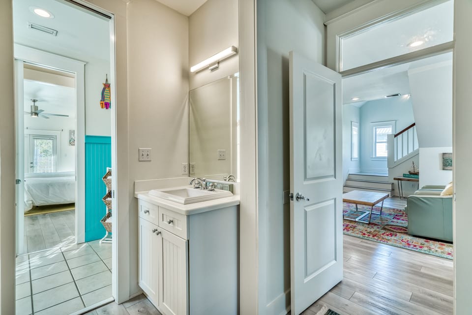 2nd Floor - Jack and Jill Guest Bathroom