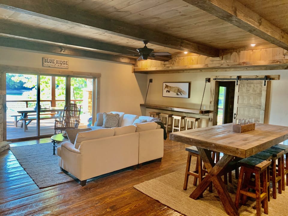 Separate large living area on terrace level