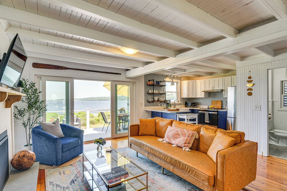 Living Room | TV | Fireplace | Free WiFi | Mini-Split A/C & Heating