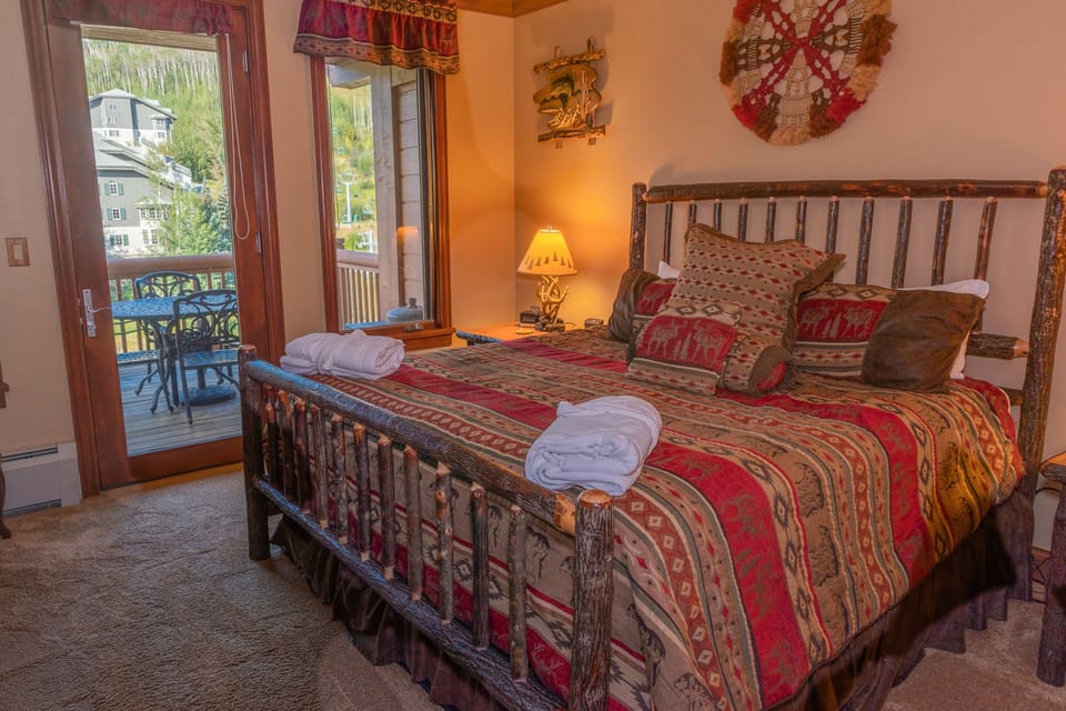 Floor, Flooring, Indoors, Bed, Furniture
