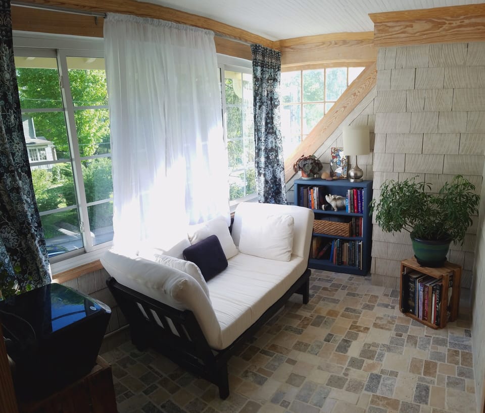 The sun porch is the perfect spot to read with tons of light and fresh air. 