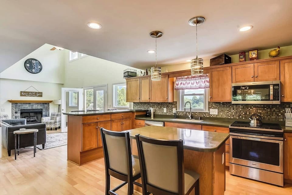 Kitchen with breakfast bars