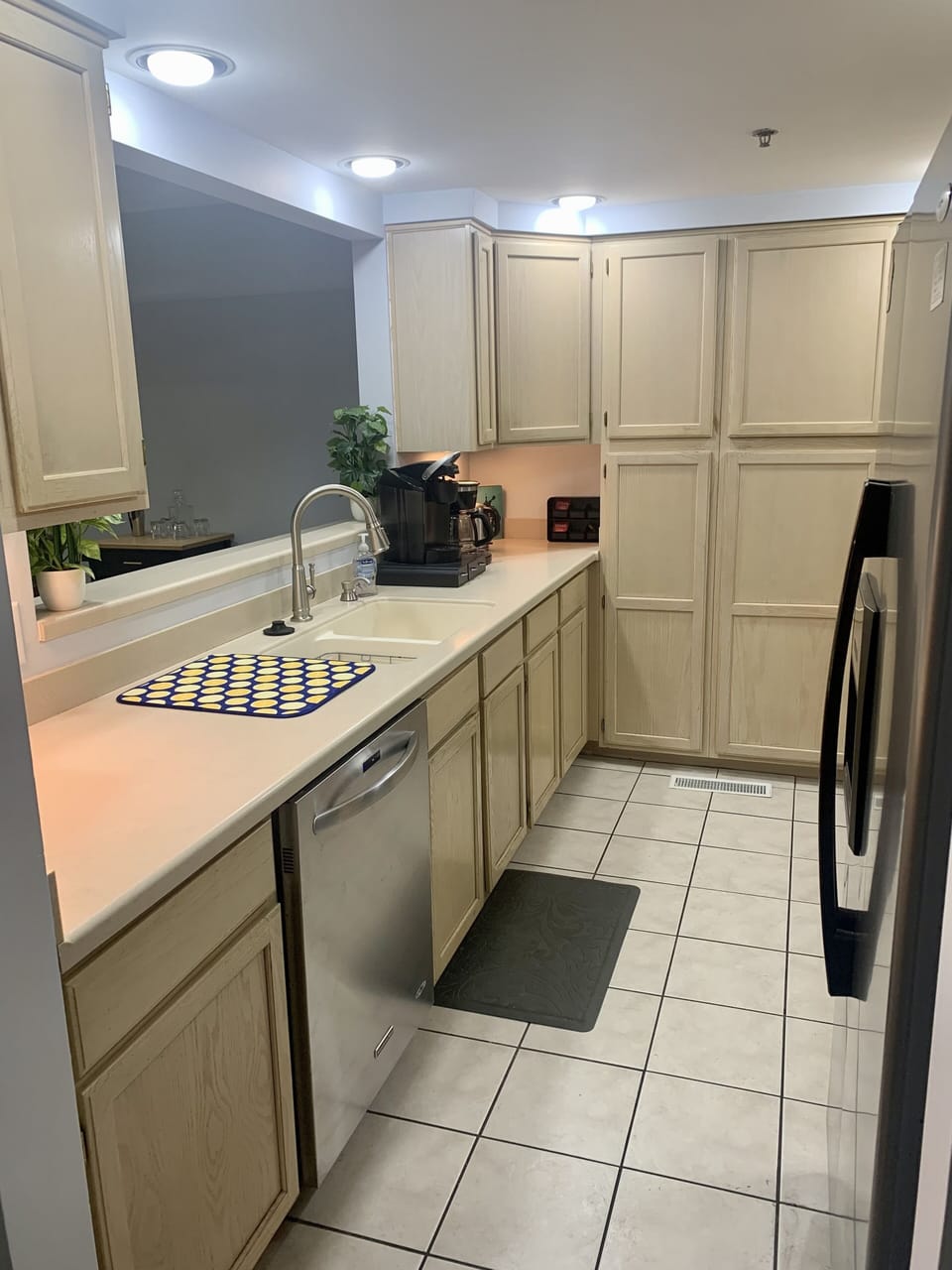 The kitchen is fully equipped! You'll also find coffee, tea, &  breakfast fare.