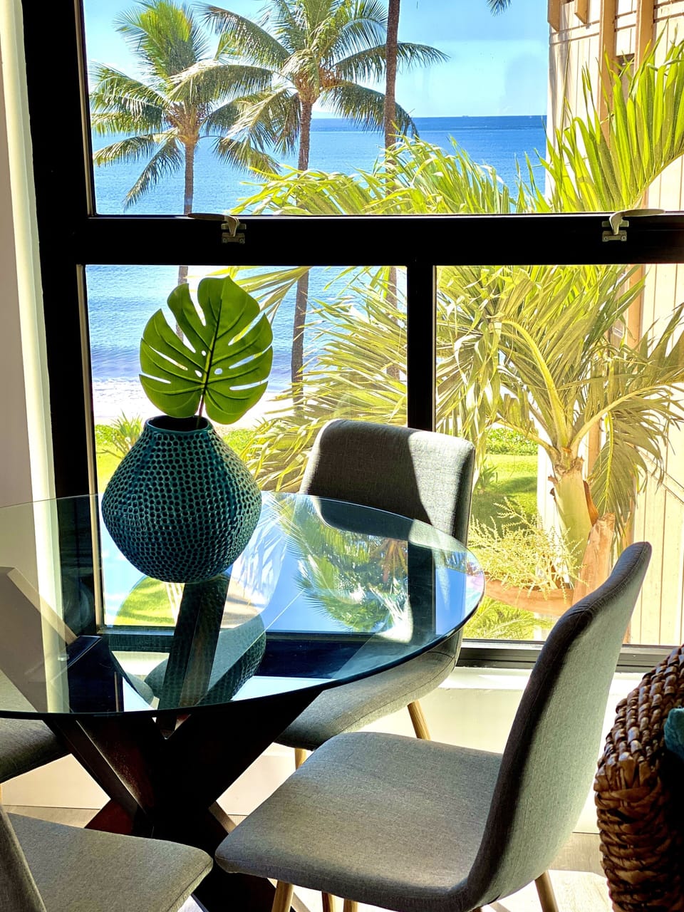 Perfect space to work or eat ocean front. 