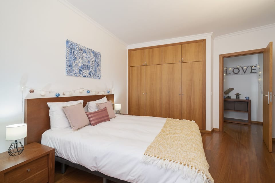 Bedroom with a queen size bed