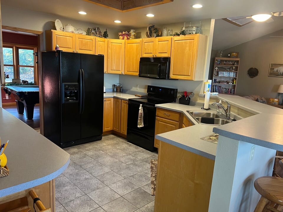 Everything you need to dine in (or not, because you are on vacation)