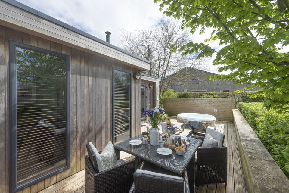 Outdoor seating on decking, hot tub  - Blackbird Lodge