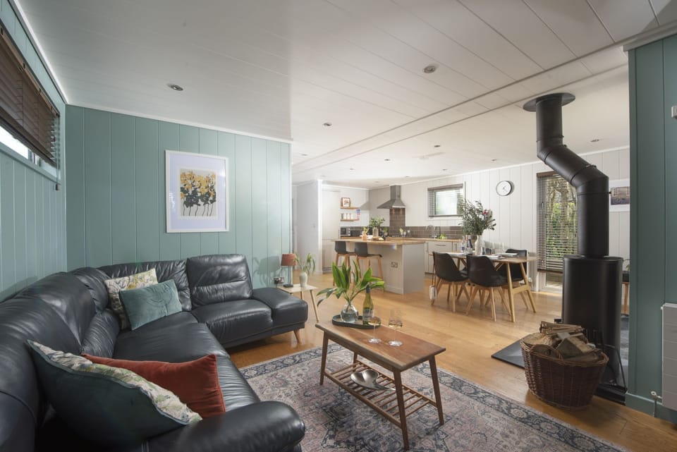 Whole view of living area  - Blackbird Lodge