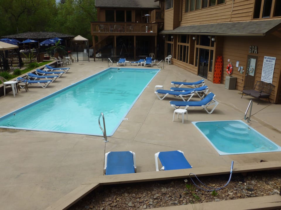 Resort pool (fee).