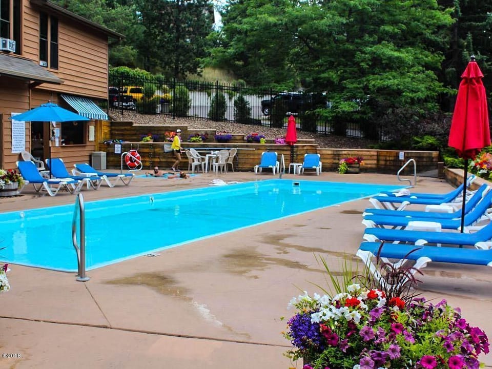 Resort pool (fee).