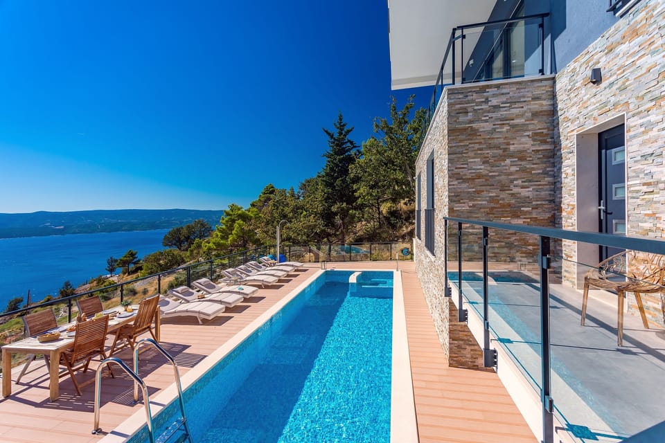 Stylish villa in a quiet environment, 4 ensuite bedrooms