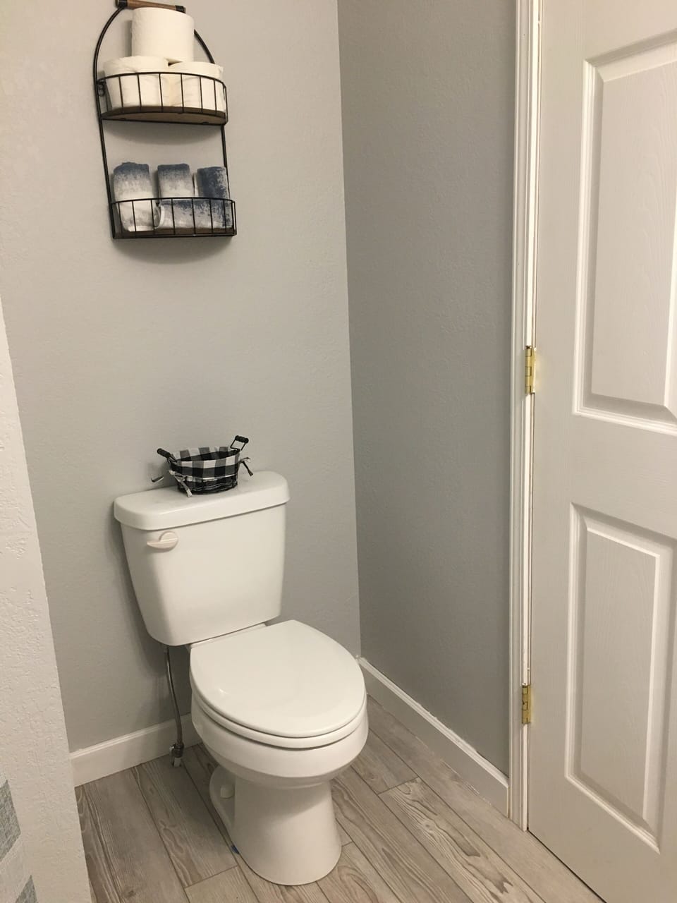 elongated toilet