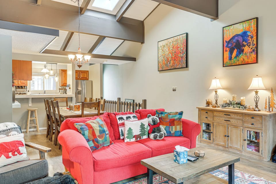 Living Room | Fireplace | Flat-Screen TV