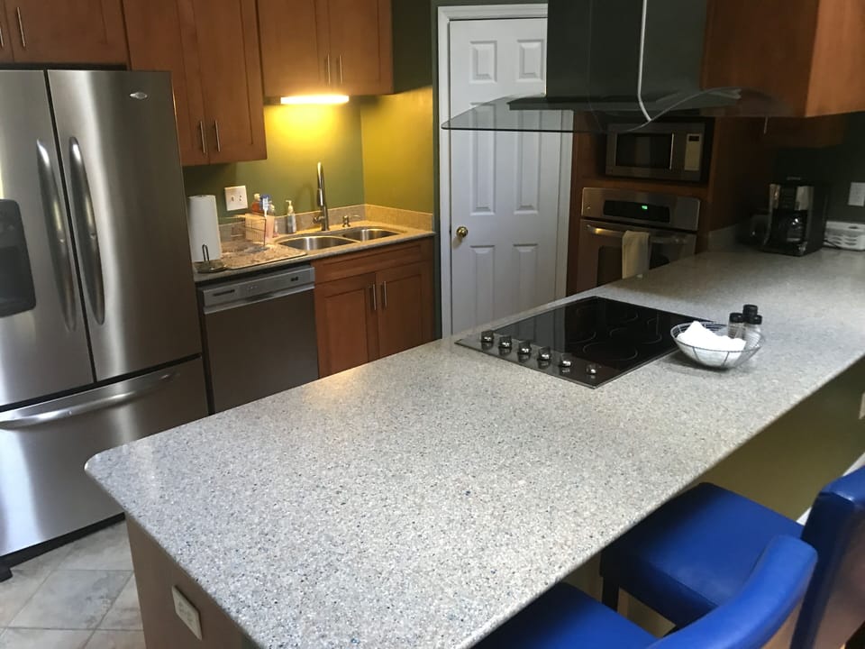 Spacious kitchen with breakfast bar 