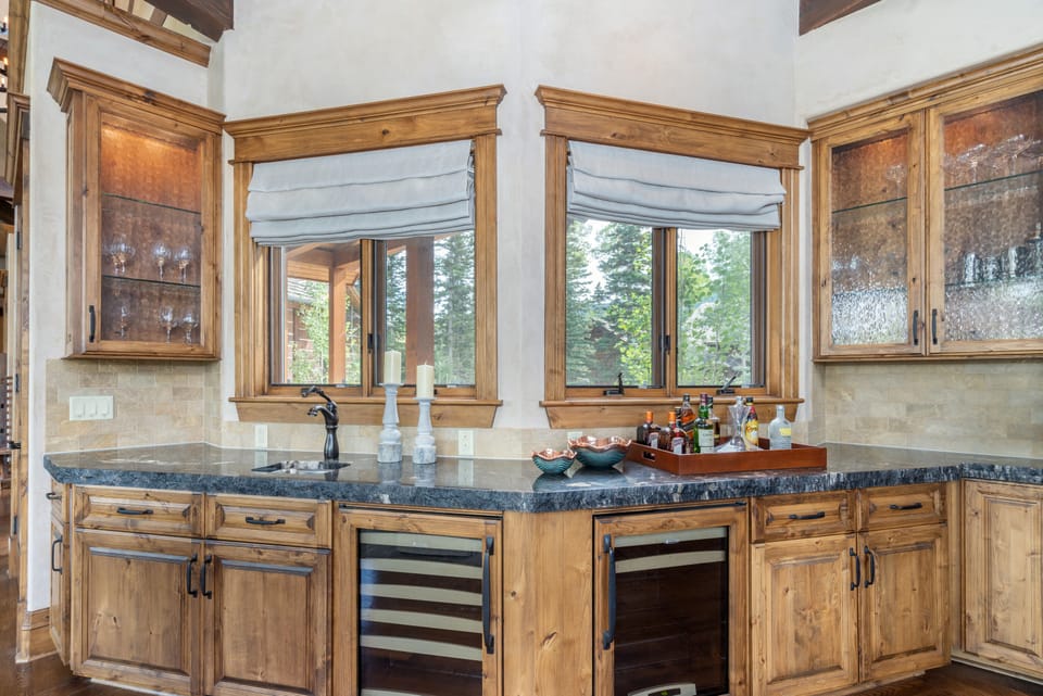 15-mountain-village-pinnacle-wet-bar.jpg
