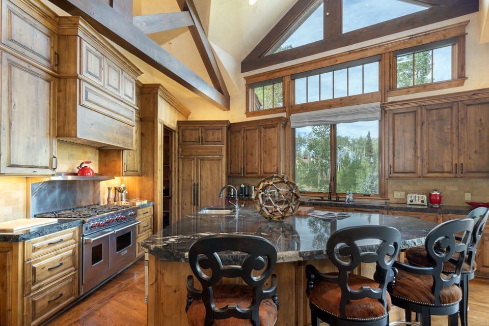 13-mountain-village-pinnacle-kitchen-bar.jpg