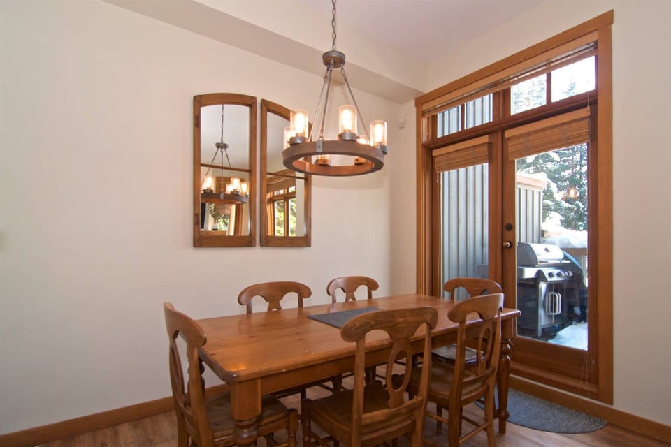 Dining for 6.  Access to deck with Grill and views