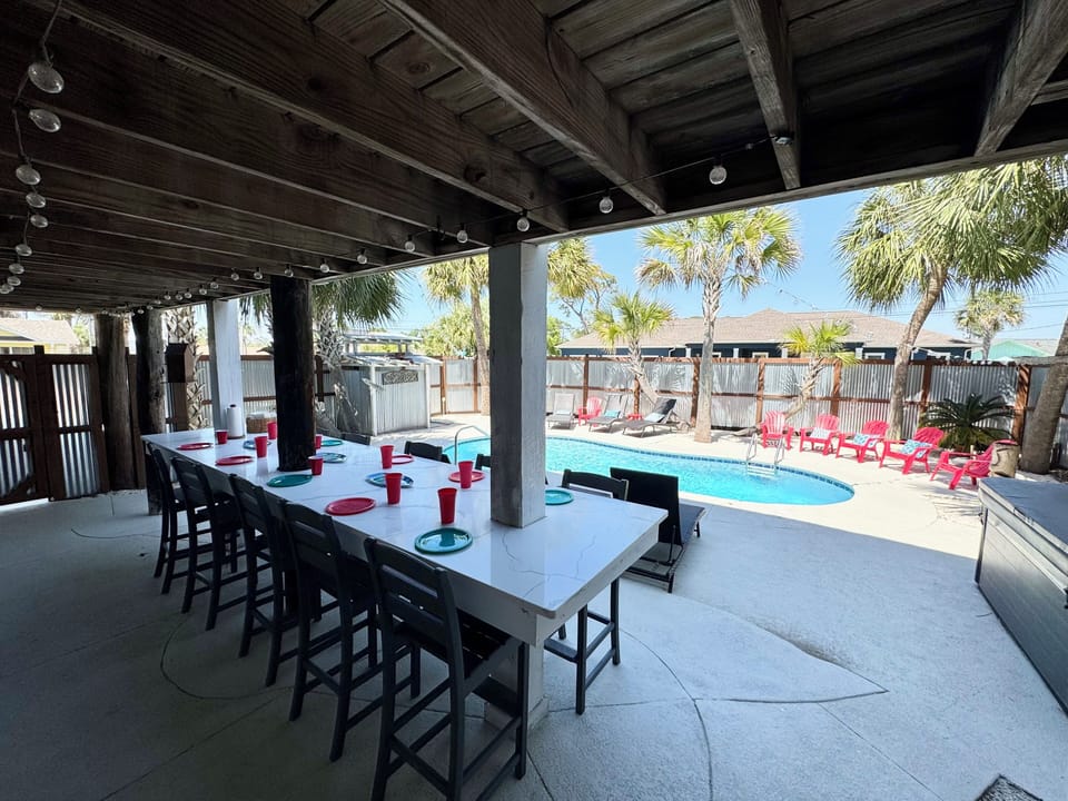 Bar seating for 10