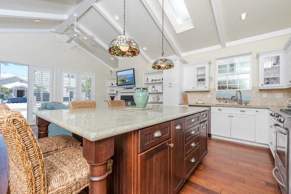 The kitchen comes stocked with dishes, utensils, cookware, bakeware, and major & small appliances. Guests must supply their own food, drinks (including coffee), spices, condiments, and paper goods.
                