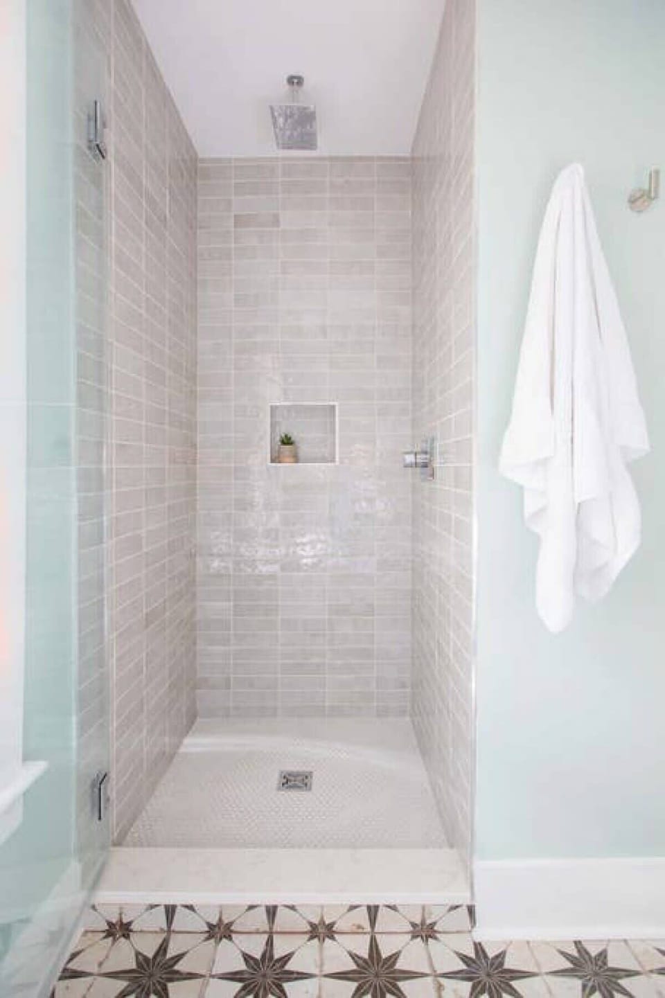 We have a professional maid team that provides clean linens and ample towels for each stay!