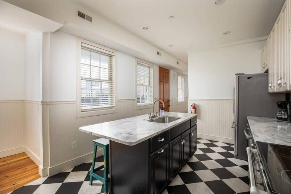 Fully stocked kitchen!