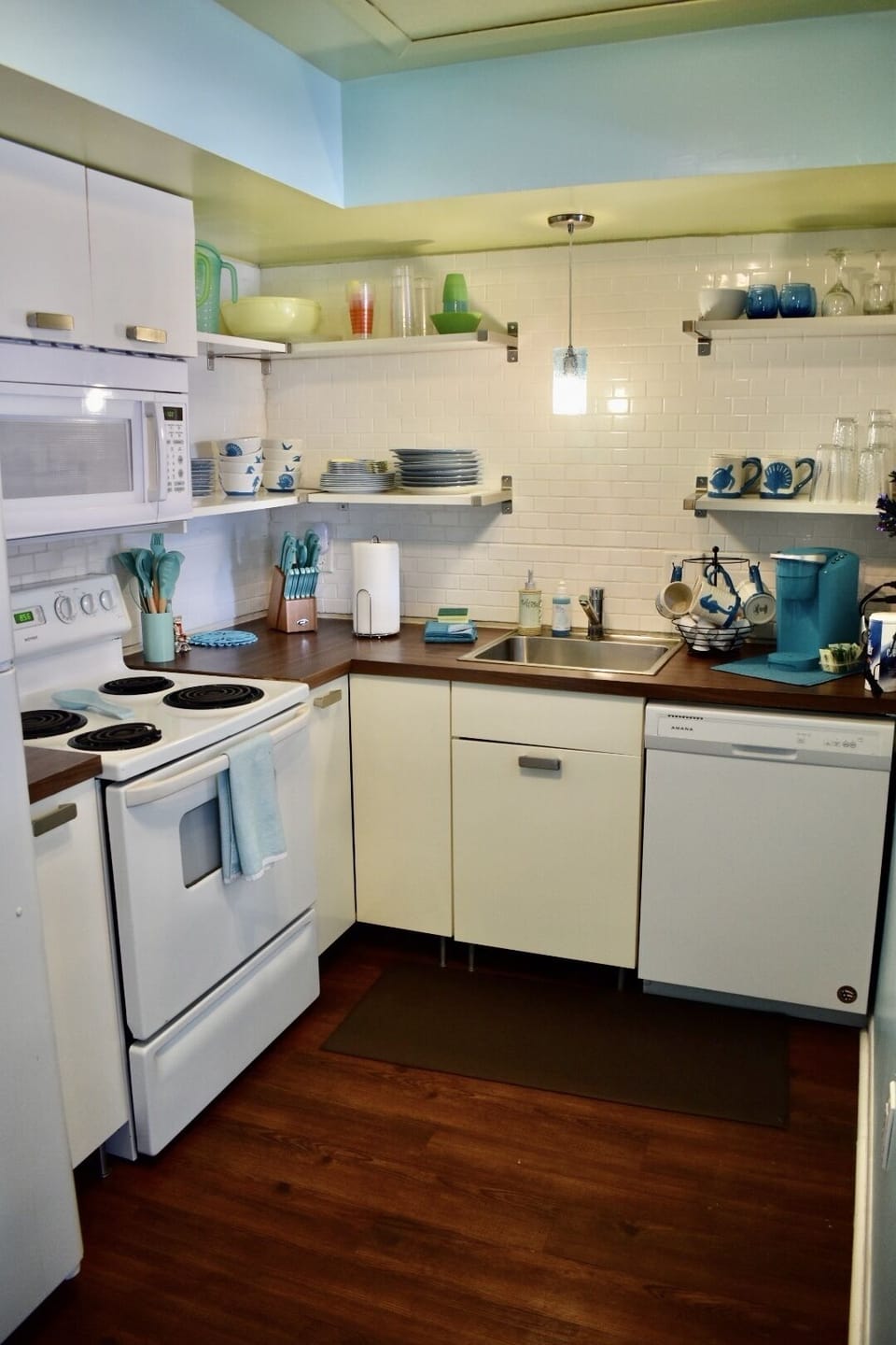 Full Kitchen with Keurig