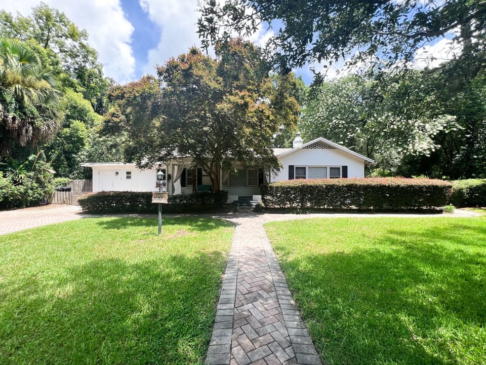 7th Heaven Front View of House