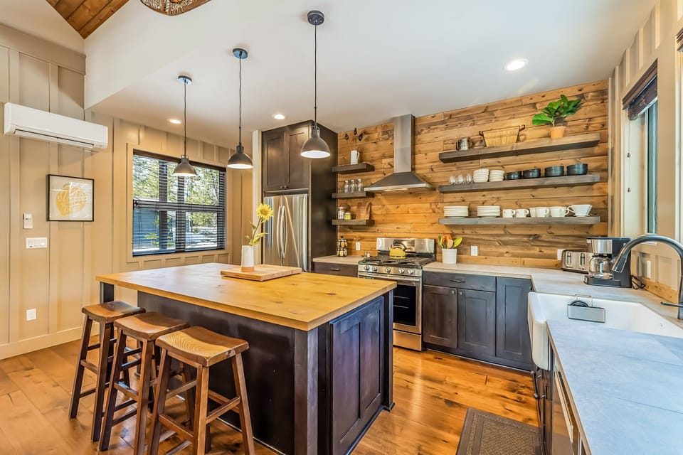 Lavish Kitchen area and Center Island with three Bar Seating