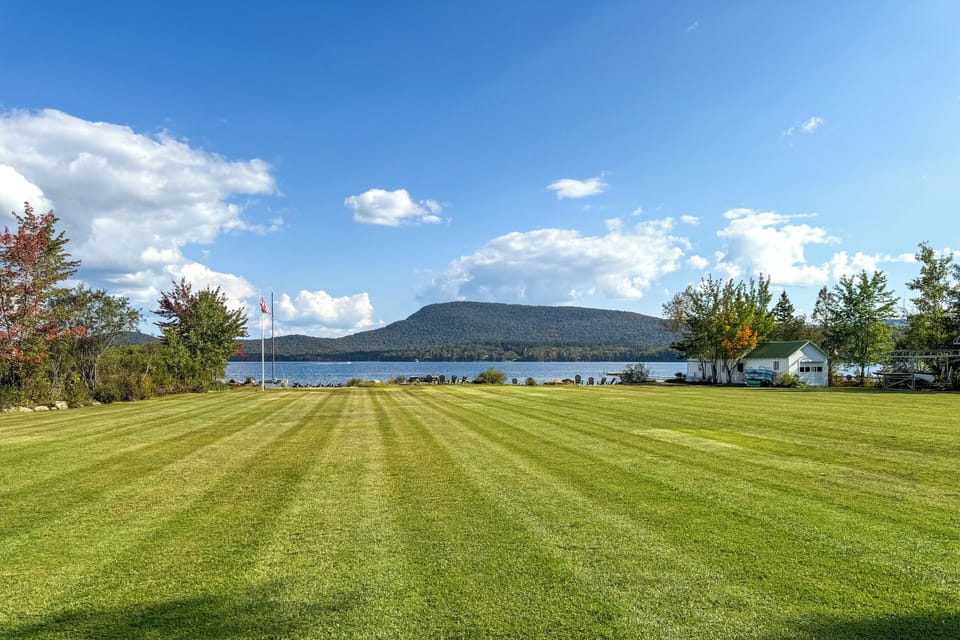 Shared Outdoor Space | Walk to lake