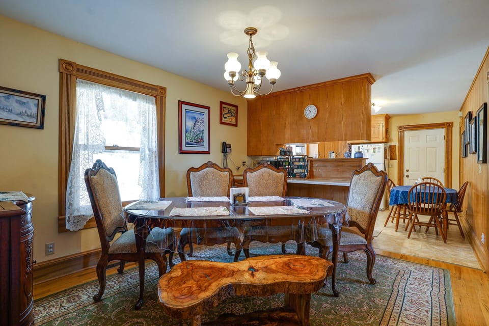 Dining Area | Dishware/Flatware Provided